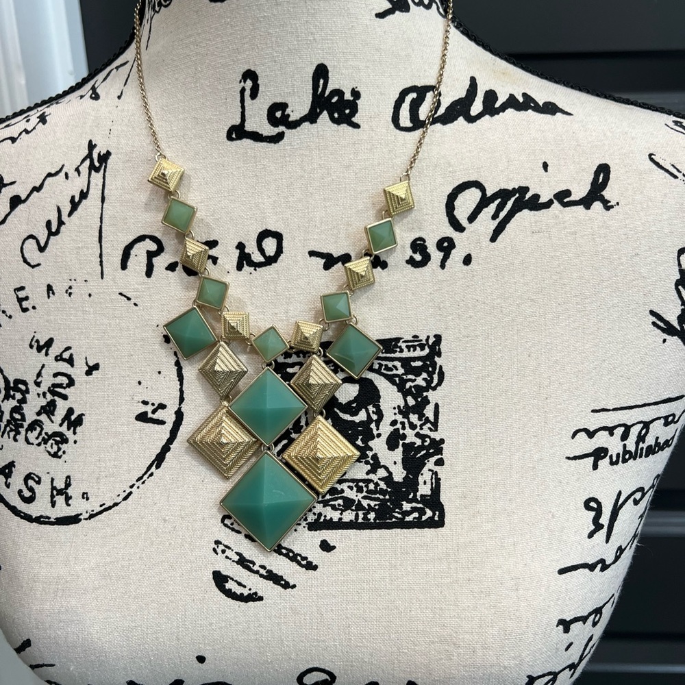Green and gold necklace